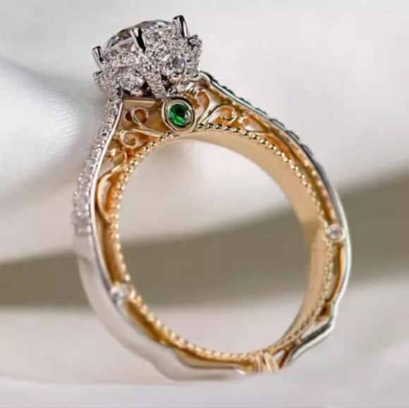 Jewelry - New Pure Green Gold Hollow Carved Ring